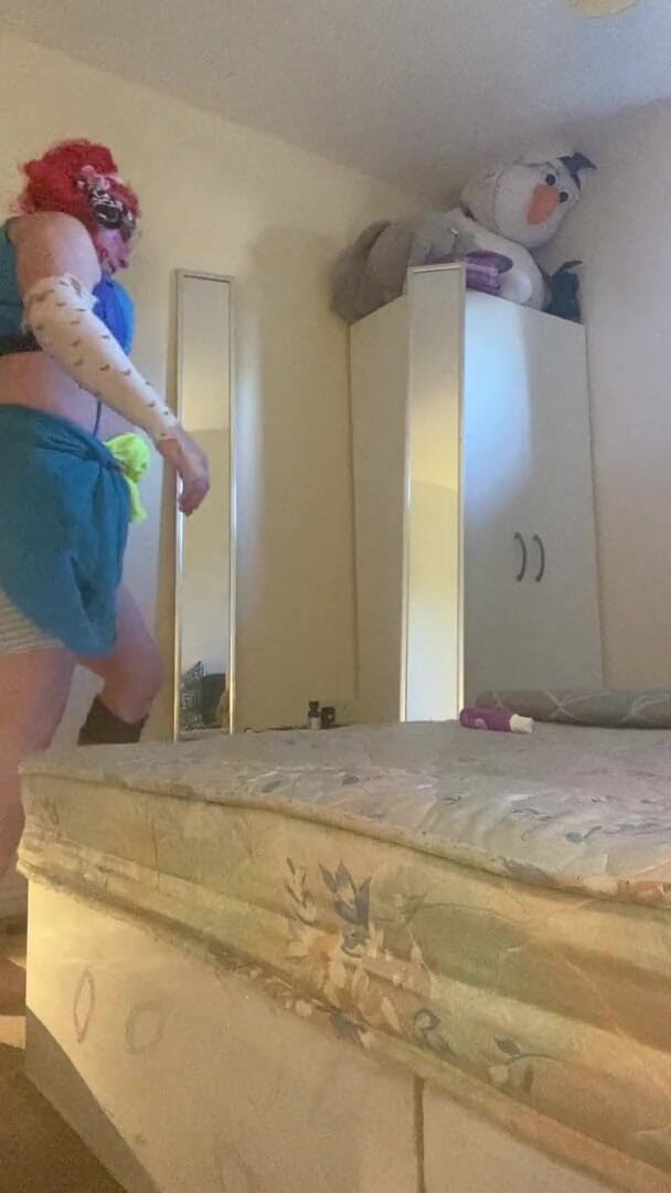 White porn bitch: Mature white ass sissy dildo play