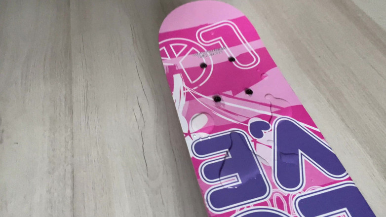 Misty Phoenix: Pinkeln auf mein Skateboard und zeigen sie die pfütze aus...
