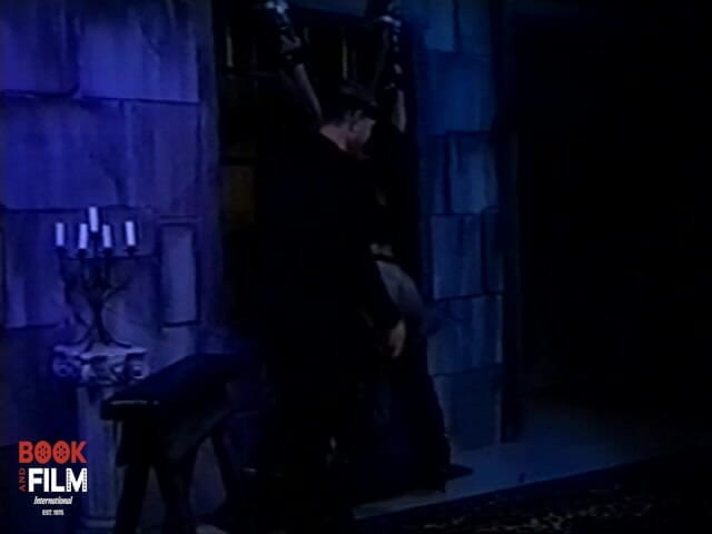 Cult of Fetish: 그녀의 채찍에 의해 깨진