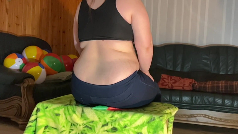 BeachBallsDuo: 12 25 सेमी बहुत नरम Beachballs पूरी तरह सवारी और हमारे 100kgs के साथ उन पर कूद द्वारा कुचल दिया! स्लो-मो के साथ दो कैमरे