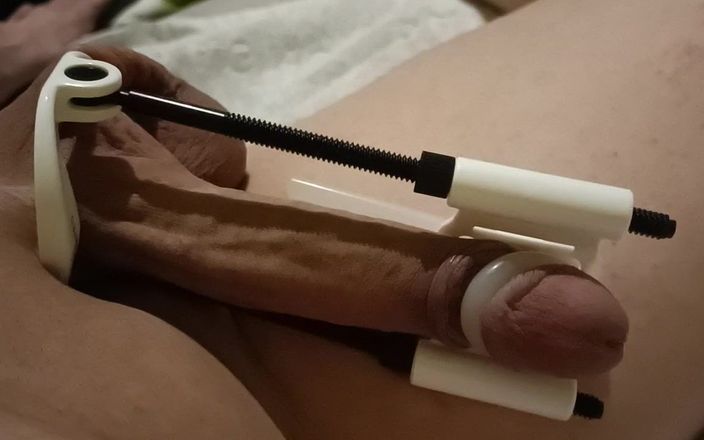 Robbi gay studio: Stretching my penis