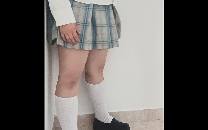 Emily-Chan: Una studentessa latina viene segretamente scopata quando scappa dalla classe