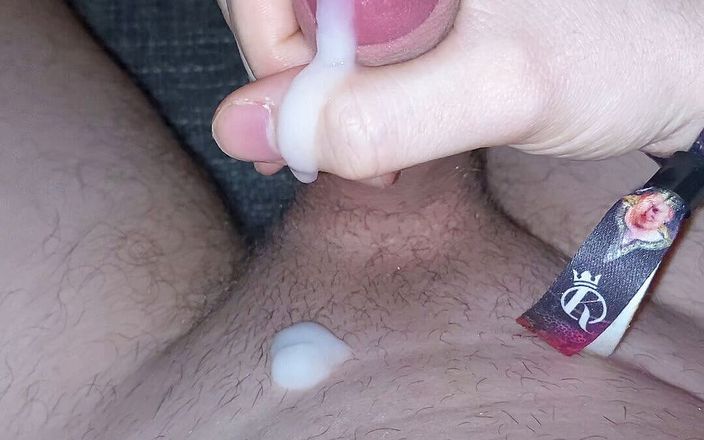Sick_boi23: Intens orgasm and cum on my belly