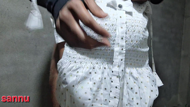 Deshi bhabhi24: Genç kız romantik bir ruh halinde, bu yüzden seksi seks...