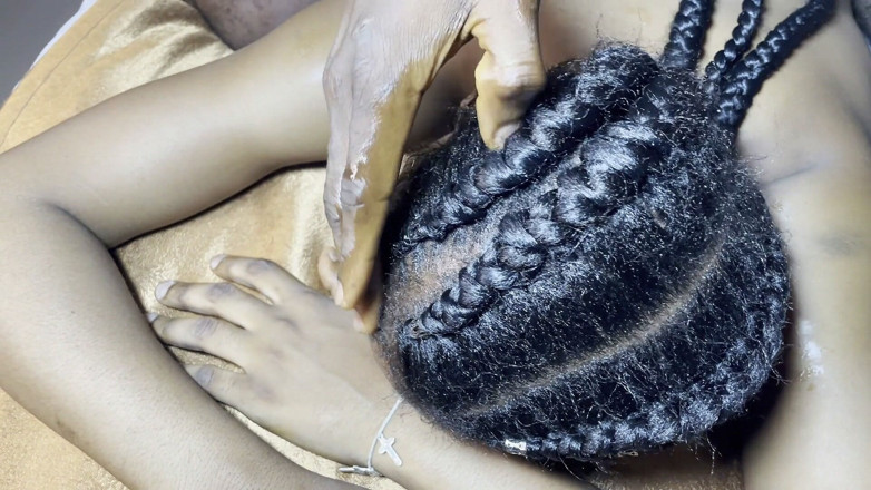 African Beauties: Chlupový fetiš pro ebenovou teenagerku, která dostává mrdku