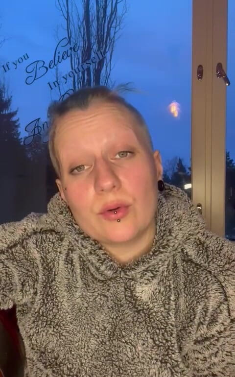 Eevi Petite: आप सभी प्रिय लोगों के लिए कुछ शब्द (फिनिश)