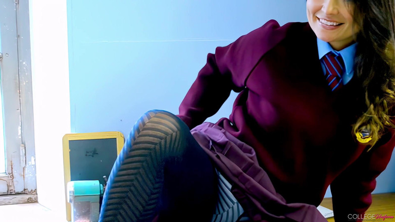 College Uniform: Mówiący mundur z udziałem Carla Brown