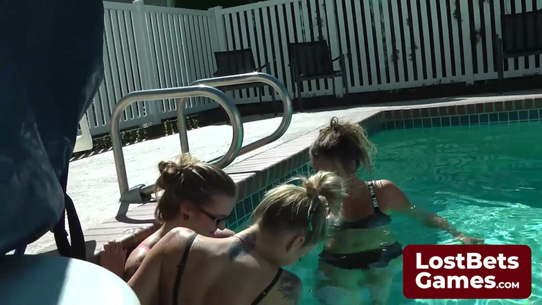 Lost Bets Games: El juego de strip freeze está lleno de una tensión...