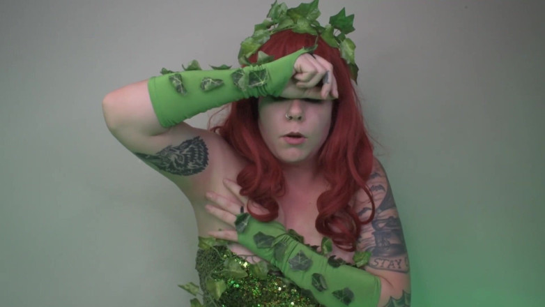 Deanna deadly: Poison Ivy von pOV-superheld geschmolzen