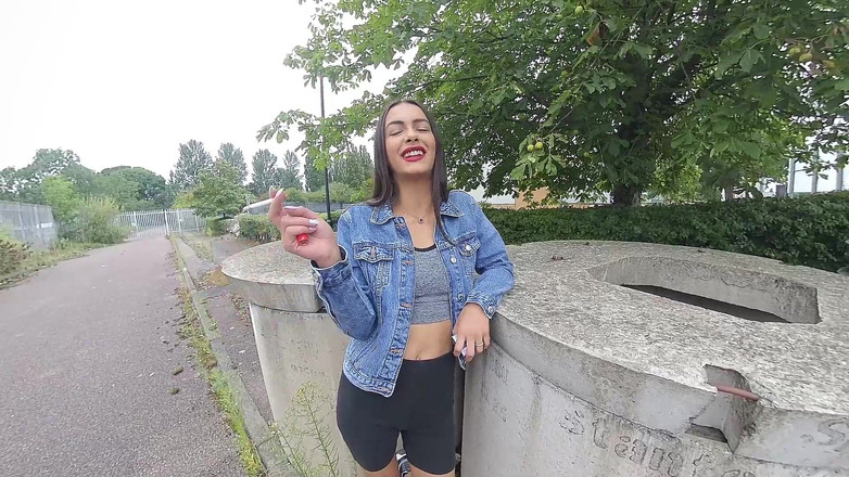 VR smokers HD-2D Videos Only: キム・モデル - インタビュー