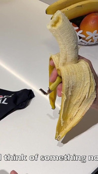 Min flickvän har tappat minnet och jag övertygar henne om att hon älskar analsex