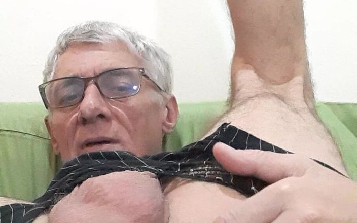 BDSM master top: Când mă fut în cur mă masturbez anal.