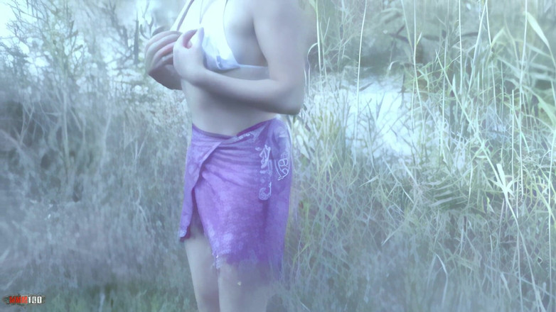 MMM100: Tigra: bella Tigra si spoglia nella foresta