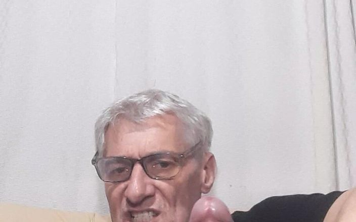 Big uncut hard cock: Une grosse bite se masturbe et je suis habillée
