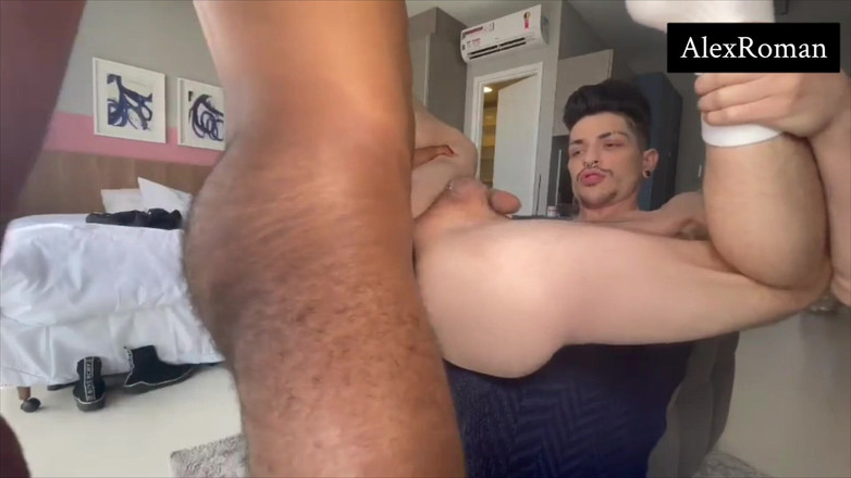 Alex Roman: Toblerone öffnet Alex roman