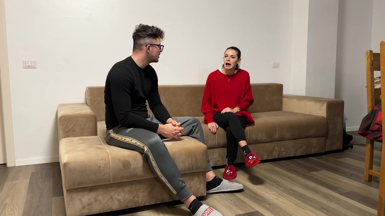 Tommy e Annika: 다양한 자세의 임신한 십대 목수. 이탈리아어, POV, 카우걸로 대화가 풍부합니다.