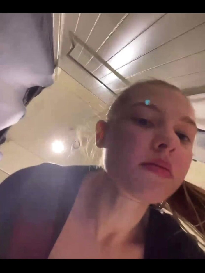 JuiceLussie: Publiczne ruchanie w centrum handlowym