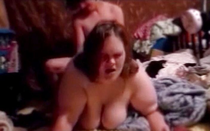 Fat house wife: Pregnant wife taking it raw from the back