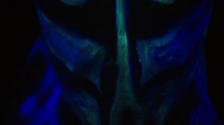 Cryptostudios: Skupina přátel má drsný sex s neonovým světlem