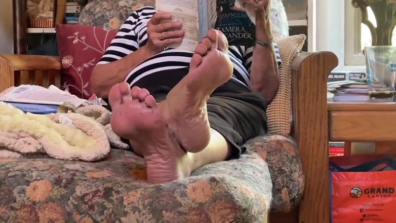 Aunt Ann: Stepmother Lets Me Jackoff Looking at Her Feet Toes &amp; Arches