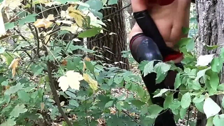 Milfs intimmedia: Real masturbating orgasm milf naked in the park