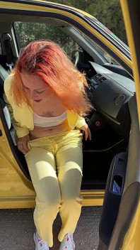 Orinar fuera del coche!