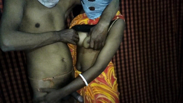 Sexy_Sali: El esposo no estaba en casa, entonces la esposa llamó...