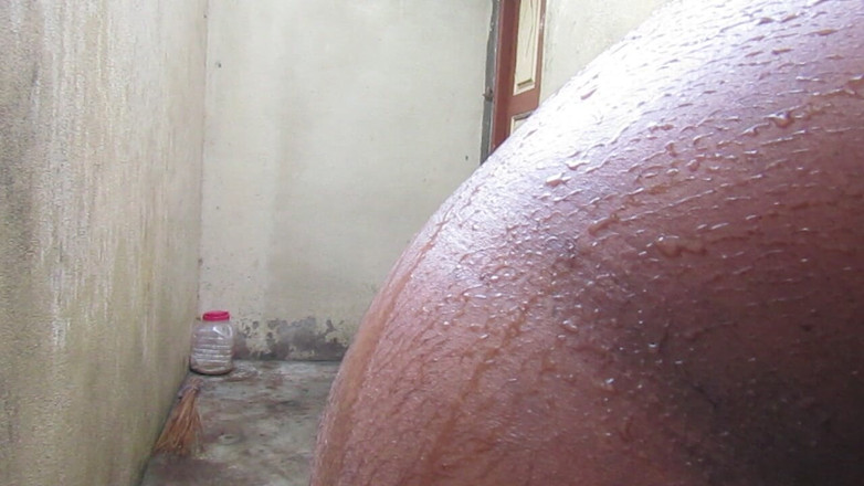 Tamil x cock: Měkké a tvrdé ve sprše při koupání - čistý penis je šťastný pták