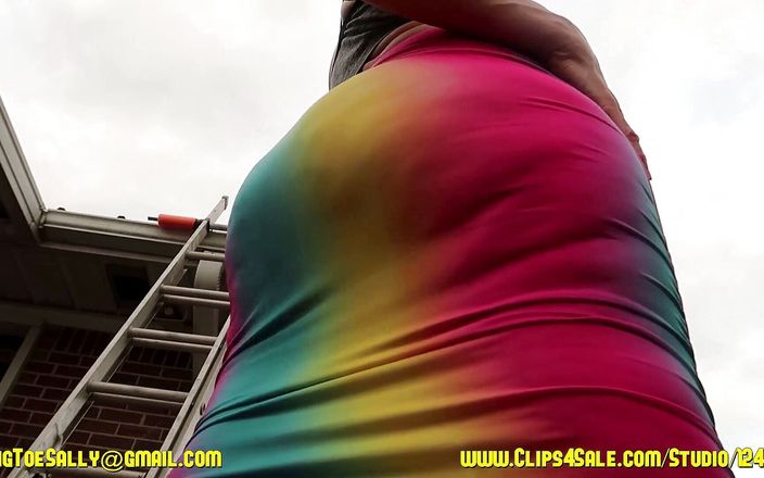 Long Toe Sally Big Buns: Twerking in an exotic rainbow skirt