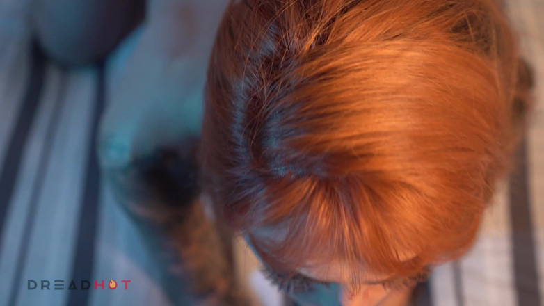Dread Hot: Si rambut merah mengimpikan blowjob