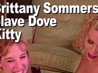 Edge Interactive Publishing: Brittany Sommers & sklaven dove & kitty lele: GGG pink lecken spielzeug