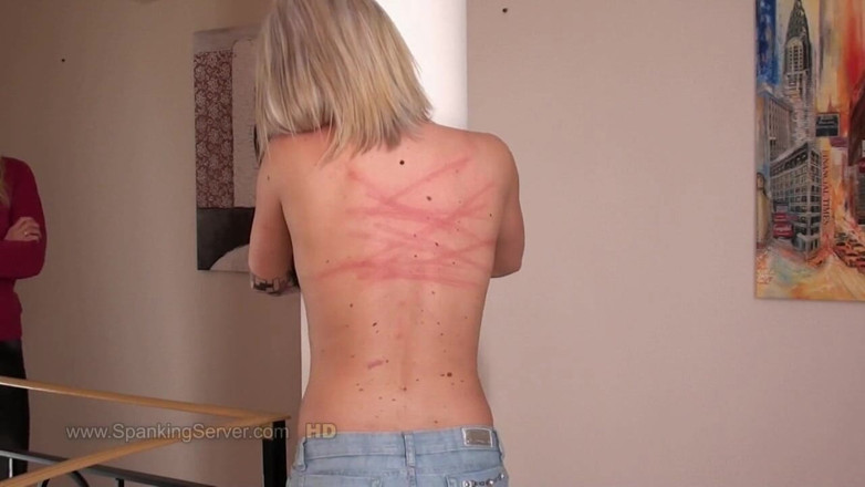 Spanking Server: Cora bare 백 채찍