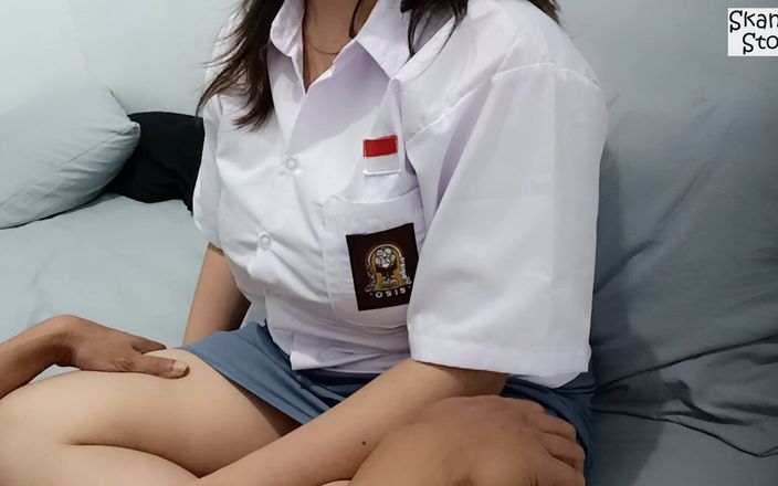 Skandal Story: 从大学里接一个新女友。
