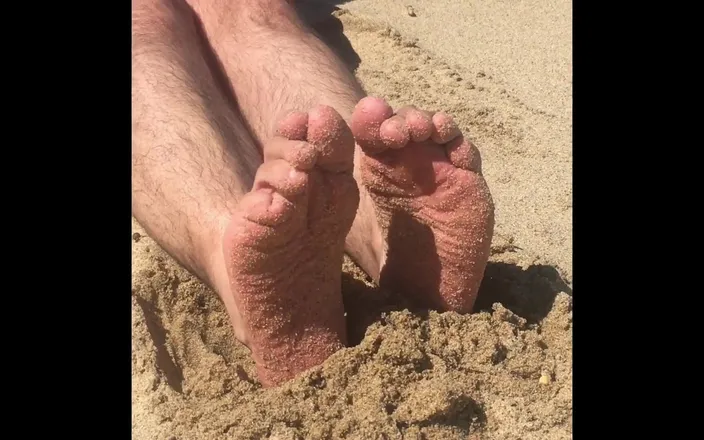 Manlyfoot: Day at the Beach with Mr Manlyfoot
