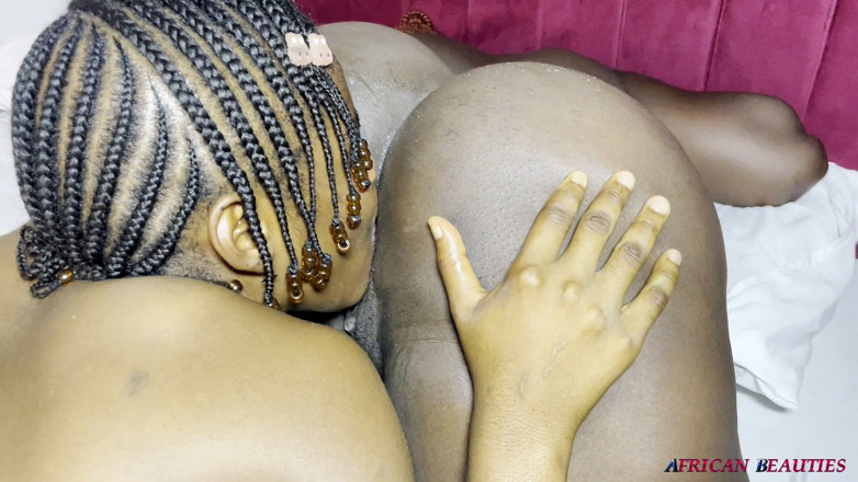 African Beauties: Aku pengen jilat pantatmu dan ngentot memekmu habis-habisan