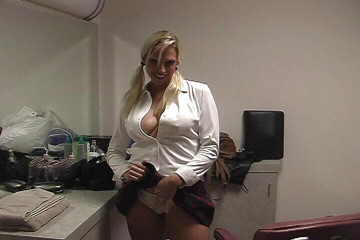 Radical: Slut Nikki Hunter Works Her Man's Big Cock