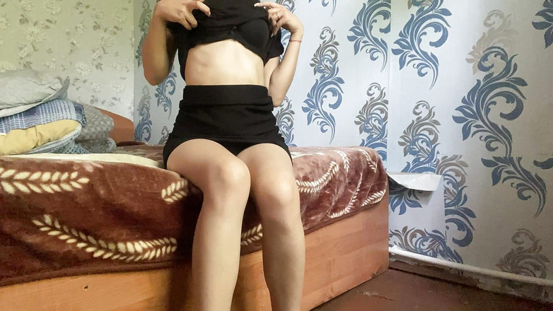 Alexa Holly: Mini etekli seksi üvey kız kardeş