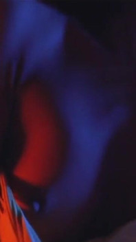 SANKTOR 013 - Une strip-teaseuse se masturbe dans son lit
