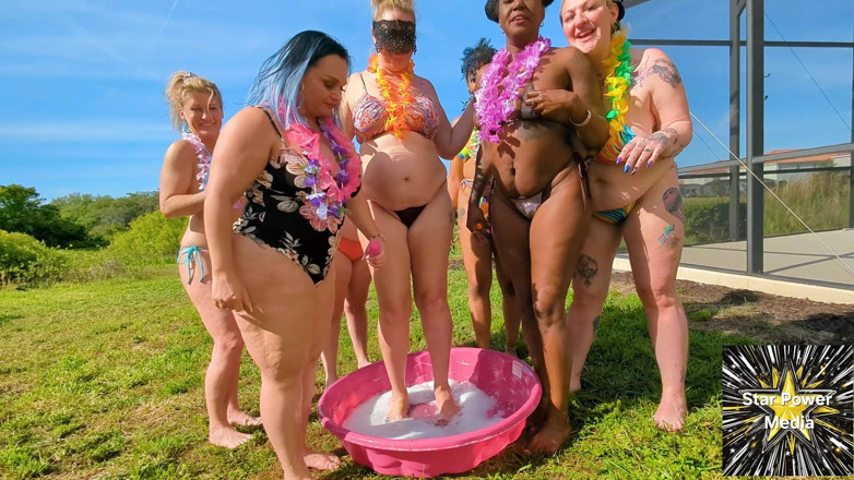 Savanna star: Bubbly Barefoot Babes Wet &amp; Wild Foot Fetish Fun