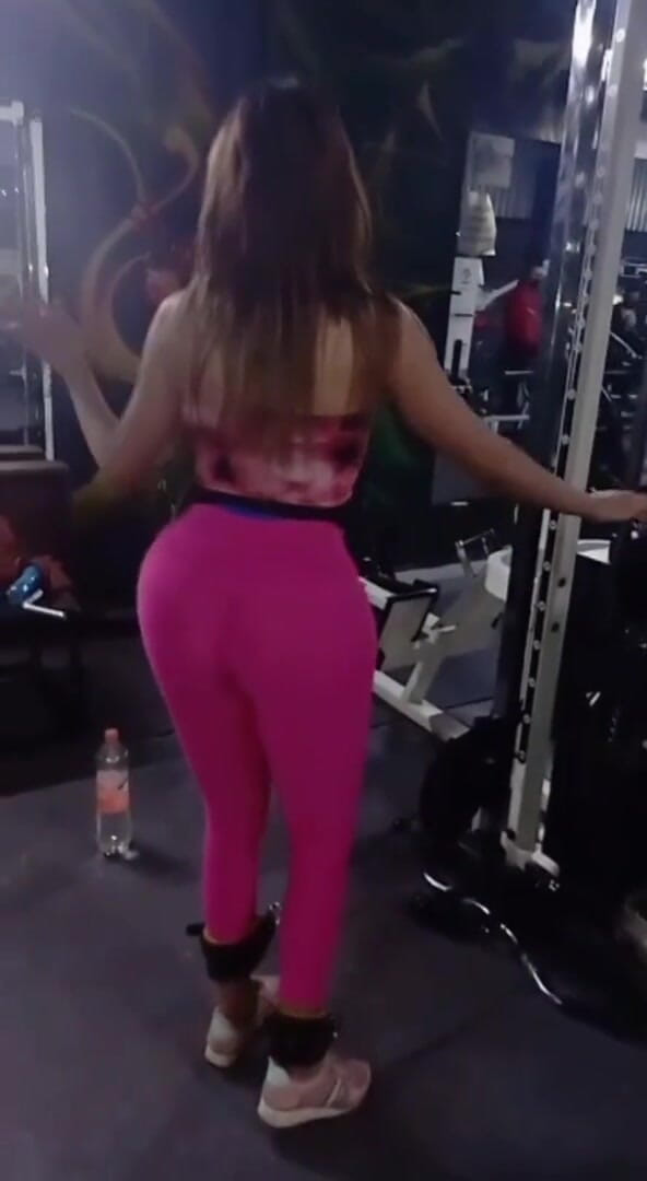Barbietransxxxx: hot tranny at the gym training her ass to make...