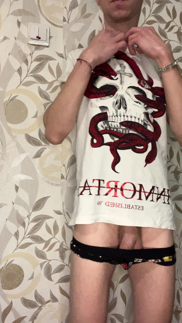 MaxHotty: 内裤女孩中的手淫与肮脏的谈话