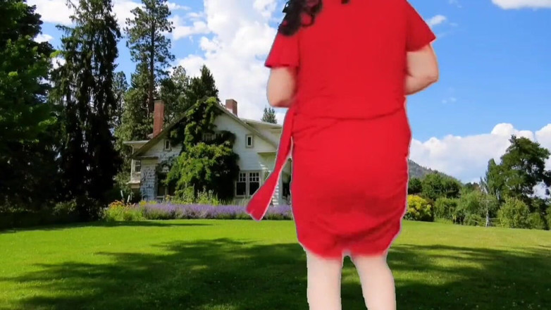 Kitty_Cross: I min grannes trädgård dansar het naken när grannen inte är...