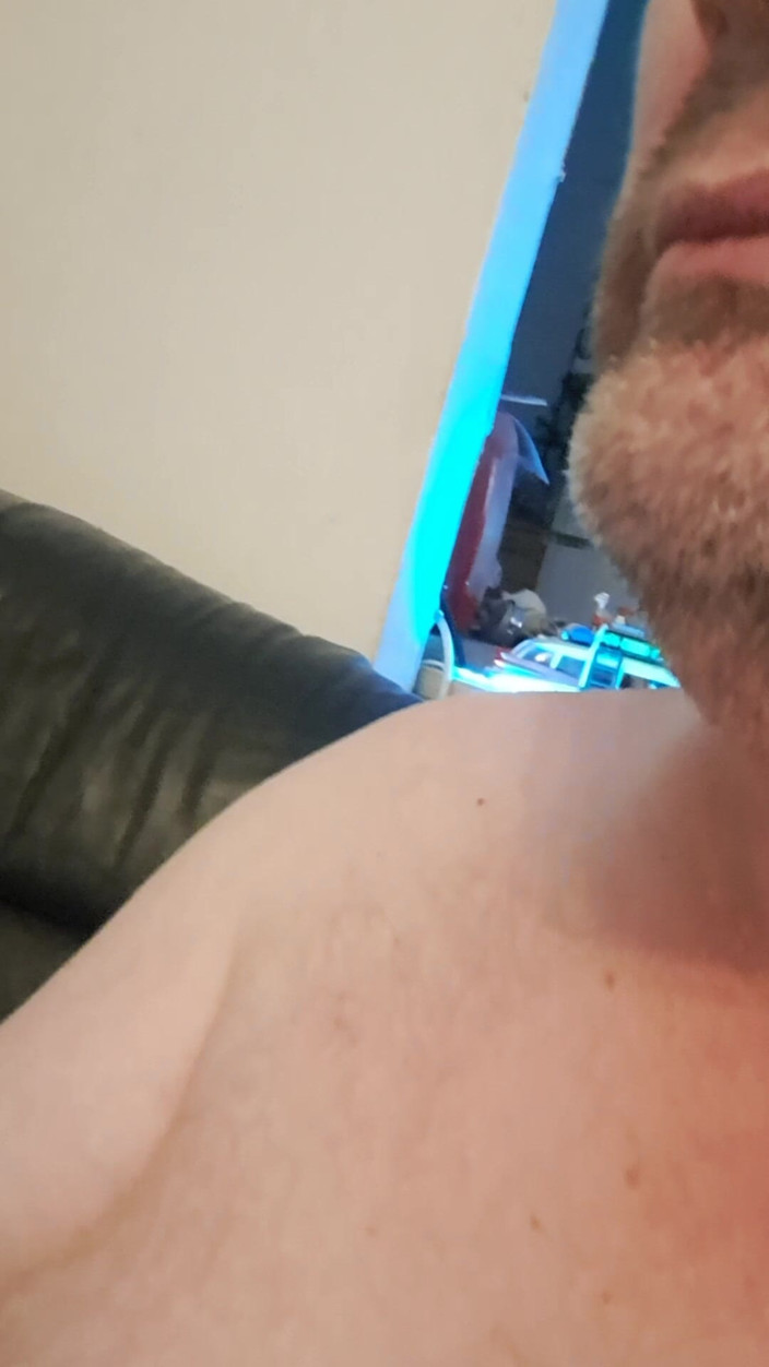 Fickspecht: The Slut Jerks off and Enjoys Her Cum