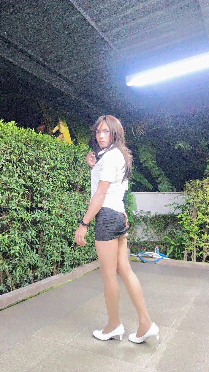 Menaiisd: मेरी बहिन रंडी की तरह अभिनय कर रही है।