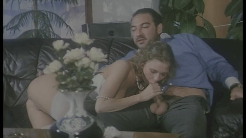 pornitaliangraffiti: Loira Perfeita Pega O Pau Grande De Roberto Malone