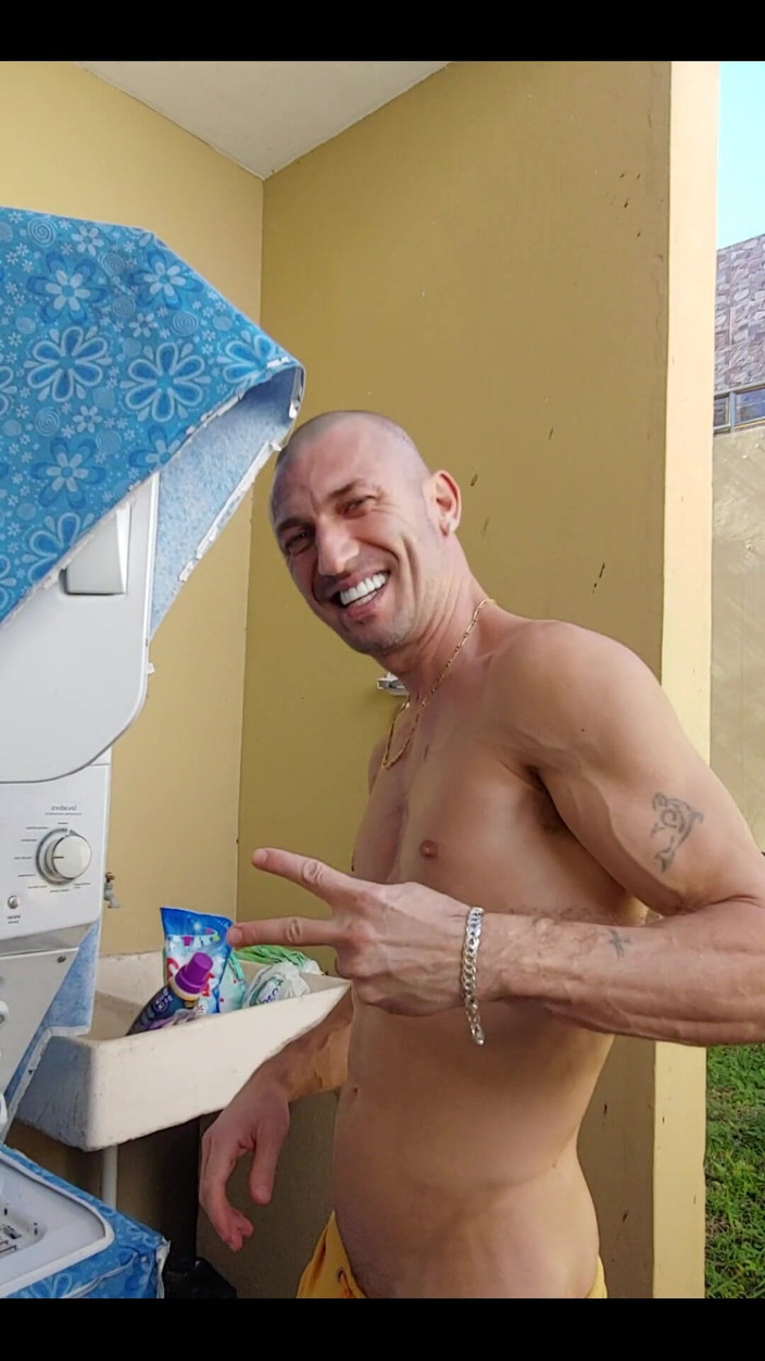 Boy jerking off: Sozinha em casa