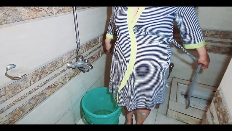 Netu: Muslimische bBW-ehefrau erwischt beim nackten bad