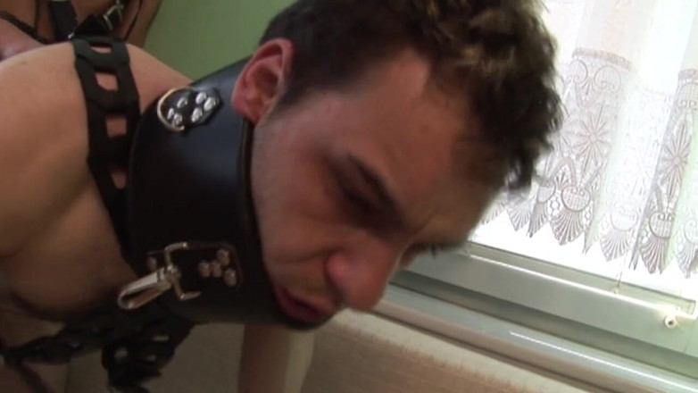 Gaybareback: Punita e scopata senza preservativo in un fetish