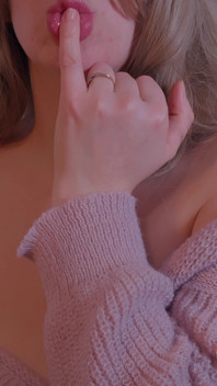 Horny Wife Teases Hubby on Business Trip via Steamy Chat - Fans Get Way More!