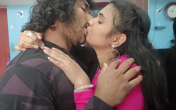 Vaishnavysharunraj: Sharun raj द्वारा वैष्णवी हॉट स्तन प्रेस और होंठों का ताला, मल्लू जोड़ा हॉट स्तन प्रेस और होंठ चूसना, भारतीय जोड़ा हॉट स्तन प्रेस